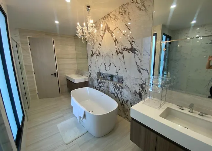 Luxury In Yothinpattana Include Gym And Swimming Pool バンコク都
